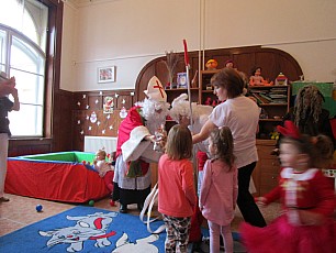 Mikulas_v_jasliach_36.jpg