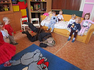 Mikulas_v_jasliach_39.jpg
