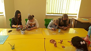 4_Praca s hlinou (glazovanie)_09.jpg